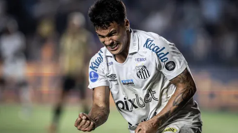 Foto: (Raul Baretta/AGIF) – Marcos Leonardo deve ser um dos titulares do Santos no clássico contra o Palmeiras
