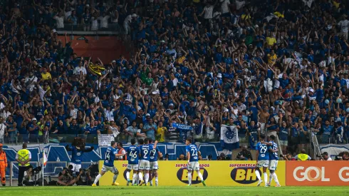 Alessandra Torres/AGIF- Torcida do Cruzeiro comemorando o retorno à elite do futebol nacional.
