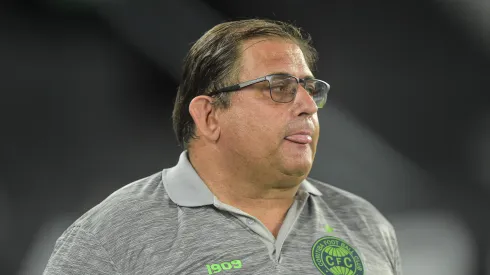 Foto: (Thiago Ribeiro/AGIF) - Guto Ferreira tem a missão de evitar o rebaixamento no Coritiba