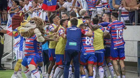 Lucas Emanuel/AGIF- Elenco do Fortaleza comemorando