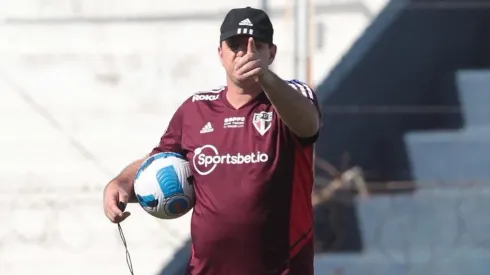 Foto: (Rubens Chiri / saopaulofc) – Rogério Ceni pode conquistar seu primeiro título como técnico do São Paulo neste sábado (1), na Sul-Americana
