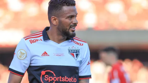 Foto: Marcello Zambrana/AGIF – Reinaldo será titular contra o Coelho 
