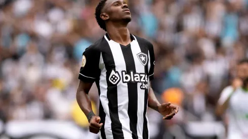 Foto: (Jorge Rodrigues/AGIF) - Jeffinho é baixa certa no Botafogo para a próxima rodada do Brasileirão
