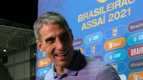 Foto: (Fernando Moreno/AGIF) - Vojvoda apontou a versatilidade de um de seus titulares no Fortaleza como trunfo neste Brasileirão