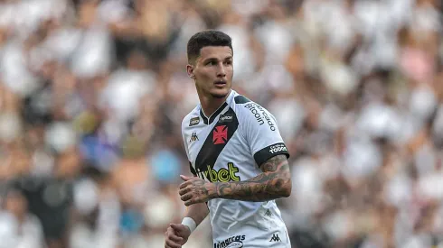 Foto: (Thiago Ribeiro/AGIF) – Danilo Boza deve continuar entre os titulares do Vasco
