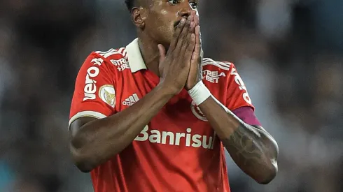 Foto: Thiago Ribeiro/AGIF - Mano Menezes manda a real sobre momento de Edenilson no Inter