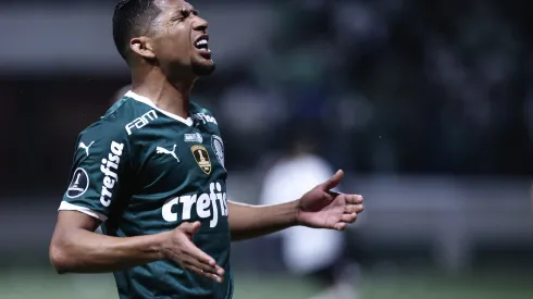 Foto: (Ettore Chiereguini/AGIF) – Rony não gostou de ter ficado de fora do clássico entre Palmeiras e São Paulo
