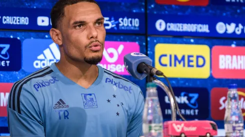 Foto: (Gustavo Aleixo/Cruzeiro) - Neris concedeu sua primeira entrevista coletiva no Cruzeiro nesta sexta (21)