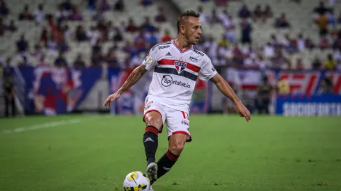 Foto: Lucas Emanuel/AGIF – Rafinha vem se destacando em nova função no São Paulo
