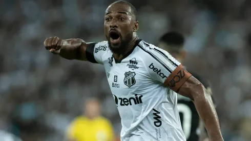 Foto: (Jorge Rodrigues/AGIF) - Luiz Otávio foi escolhido como 'vilão' da derrota do Ceará para o Internacional nesta quarta (26)