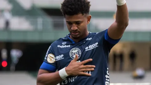 Foto: (Robson Mafra/AGIF) - Warley foi criticado pela torcida do Coritiba nesta quinta (27)