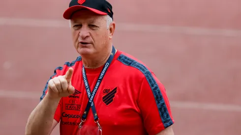 Foto: (Buda Mendes/Getty Images) – Felipão deu pistas de como vai escalar o Athletico para a final da Libertadores
