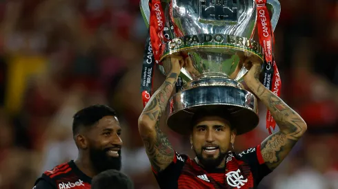 Foto: (Wagner Meier/Getty Images) – Vidal não poupou elogios a Rodinei, pedindo o lateral do Flamengo na Copa do Mundo no Catar
