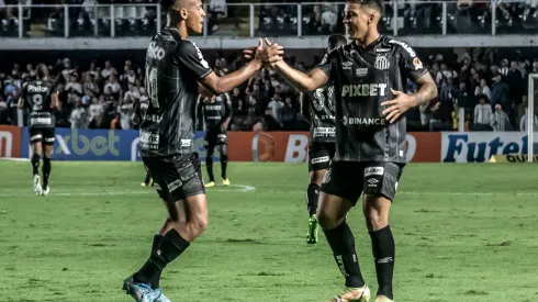 Foto: (Ivan Storti/Santos FC) – Ângelo e Marcos Leonardo vão representar o Santos na Seleção Brasileira sub-20 em novembro
