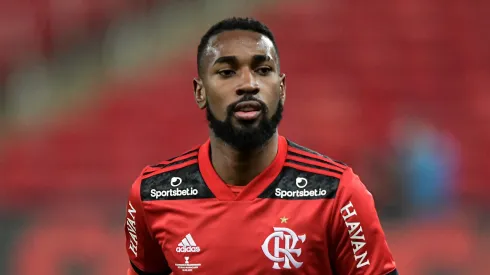 Foto: (Thiago Ribeiro/AGIF) – Gerson, que deixou o Flamengo em meados de 2021, virou o 'queridinho' da Nação na web
