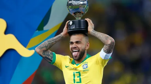Photo by Lucas Uebel/Getty Images - Daniel Alves estará presente na Copa do Mundo