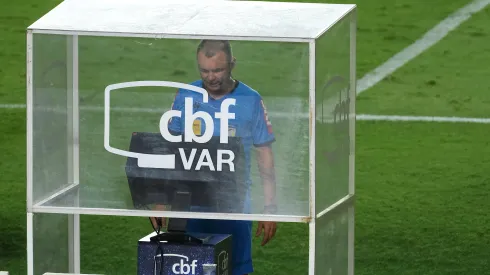 Foto: Marcello Zambrana/AGIF - CBF divulga áudio do VAR de Atlético x Botafogo