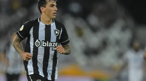 Thiago Ribeiro/AGIF- Renzo Saravia. lateral-direito do Botafogo
