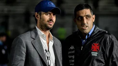 Foto: (Thiago Ribeiro/AGIF) – Josh Wander (à esquerda), executivo da 777 Partners, que comanda a SAF do Vasco, está de olho num defensor do Atlético
