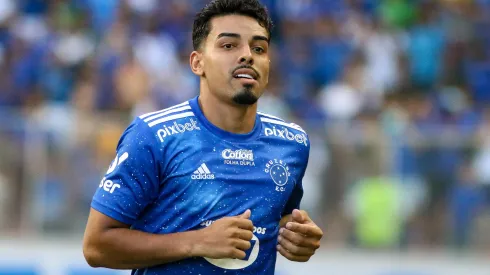 MG – Belo HoriFoto: (Fernando Moreno/AGIF) – Matheus Bidu ainda pode atuar pelo Cruzeiro em 2023zonte – 08/05/2022 – BRASILEIRO B 2022 CRUZEIRO X GREMIO – Matheus Bidu jogador do Cruzeiro durante partida contra o Gremio no estadio Independencia pelo campeonato Brasileiro B 2022. Foto: Fernando Moreno/AGIF
