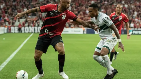 Foto: (Robson Mafra/AGIF) - Athletico e Coritiba se enfrentarão pela primeira vez em 2023 na 5ª rodada do Paranaense