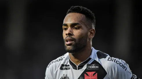 Foto: (Thiago Ribeiro/AGIF) – Alex Teixeira pode trocar o Vasco por um rival na Série A
