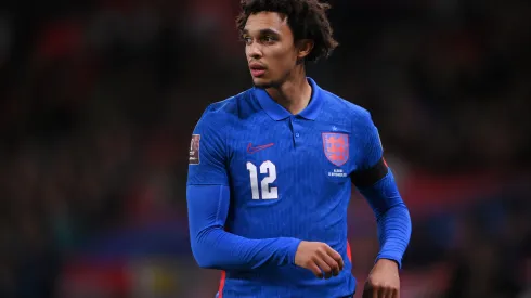 Foto: (Laurence Griffiths/Getty Images) - Alexander-Arnold foi uma das escolhas de Roberto Carlos para defender a Seleção Brasileira na Copa do Mundo no Catar