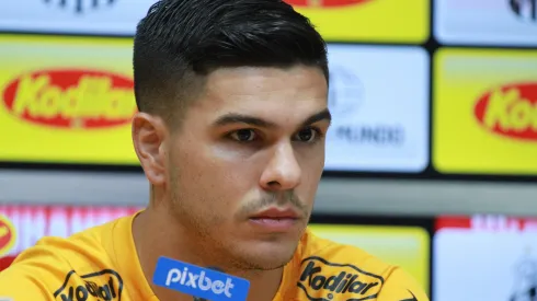 Foto: Fernanda Luz/AGIF - Rodrigo Fernández tem futuro incerto no Santos