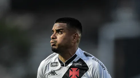 Foto: (Thiago Ribeiro/AGIF) – Léo Matos está em fim de contrato no Vasco 
