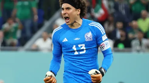 Foto: (Alex Grimm/Getty Images) – Aos 37 anos, Guillermo Ochoa disputa sua quinta Copa do Mundo com o México, mas quase veio parar no Santos em 2015
