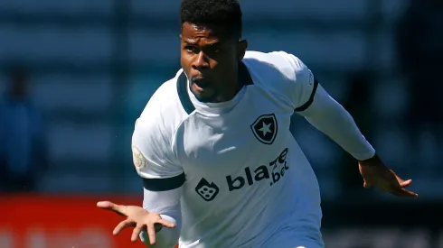 Foto: (Vítor Silva/Botafogo) – Junior Santos deseja permanecer no Botafogo em 2023
