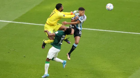 Foto: (Julian Finney/Getty Images) – Yasser Al-Shahrani, da Arábia Saudita, está fora da Copa do Mundo devido à fratura de sua mandíbula
