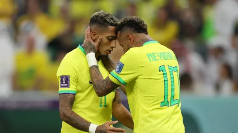 Foto: (Lars Baron/Getty Images) - Raphinha saiu em defesa de Neymar na Seleção Brasileira