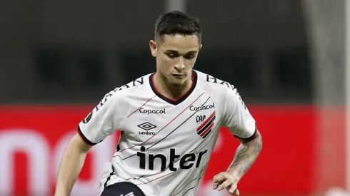 Photo by Ricardo Moreira/Getty Images – Vasco tem interesse em Khellven, do Athletico
