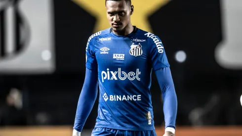 Foto: (Ivan Storti/Santos FC) - John tem chamado a atenção do mercado no Santos