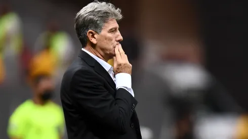 BRASILIA, BRAZIL – AUGUST 18: Renato Gaúcho head coach of Flamengo looks on during a quarter final second leg match between Flamengo and Olimpia as part of Copa CONMEBOL Libertadores 2021 at Mane Garrincha Stadium on August 18, 2021 in Brasilia, Brazil. (Photo by Evaristo Sa-Pool/Getty Images)
