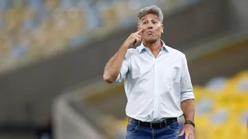 RIO DE JANEIRO, BRAZIL - OCTOBER 30: Renato Gaucho coach of Flamengo reacts during a match between Flamengo and Atletico Mineiro as part of Brasileira 2021 at Maracana Stadium on October 30, 2021 in Rio de Janeiro, Brazil. (Photo by Wagner Meier/Getty Images)