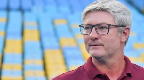 Foto: (Thiago Ribeiro/AGIF) - Odair Hellmann está prestes a receber seu terceiro reforço no Santos