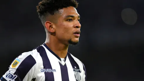 Foto: (Hernan Cortez)/Getty Images) - Diego Valoyes, do Talleres, da Argentina, está na mira do Vasco