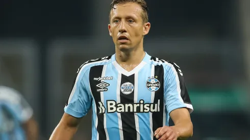 Foto: Pedro H. Tesch/AGIF - Lucas Leiva tem problema de última hora no Grêmio