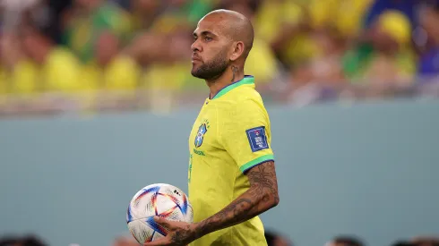 Foto: (Michael Steele/Getty Images) – Daniel Alves se pronunciou após a eliminação na Seleção Brasileira na Copa do Mundo
