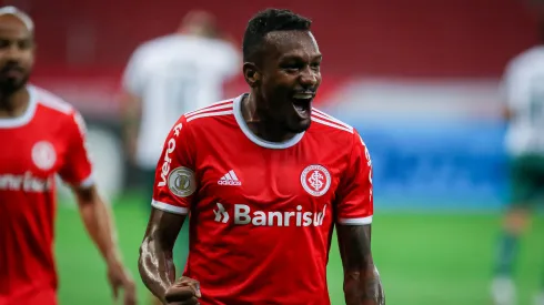 Foto: Fernando Alves/AGIF - Internacional pode negociar Edenílson com o Atlético-MG