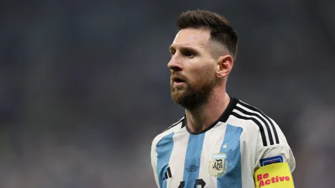 Photo by Richard Heathcote/Getty Images – Titular da França alfineta Messi antes da decisão
