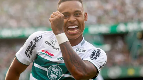 Foto: Gabriel Machado/AGIF – Internacional tem interesse em jogador do Coritiba
