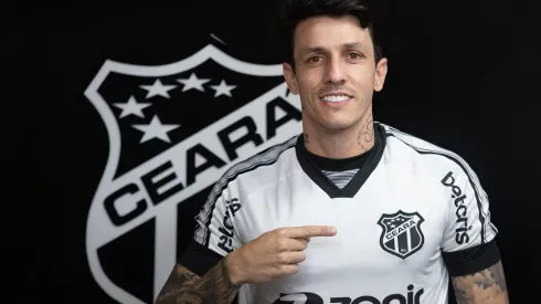 Foto: (Felipe Santos/CearaSC.com) - Jean Carlos concedeu entrevista coletiva no Ceará nesta segunda (19)