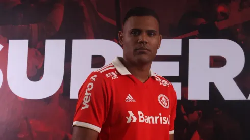 Foto: (Ricardo Duarte/Internacional) - Mikael segue trabalhando com o restando do elenco do Internacional na pré-temporada