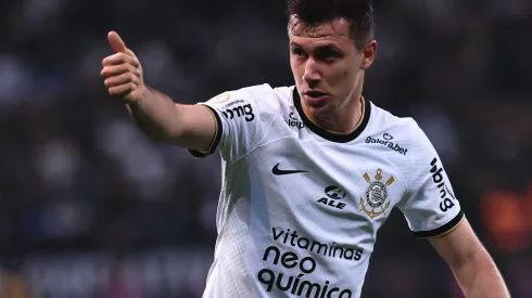 Foto: (Ettore Chiereguini/AGIF) – Lucas Piton não deve ser o único jogador ex-Corinthians a ser contratado pelo Vasco
