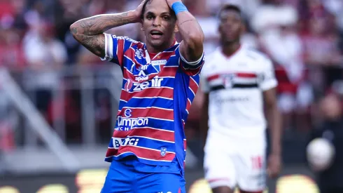 Foto: (Ettore Chiereguini/AGIF) - Robson não está nos planos do Fortaleza