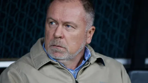 SAO PAULO, BRAZIL - JULY 25: Mano Menezes, head coach of Cruzeiro in action during the match between Corinthians and Cruzeiro for the Brasileirao Series A 2018 at Arena Corinthians Stadium on July 25, 2018 in Sao Paulo, Brazil. (Photo by Alexandre Schneider/Getty Images)