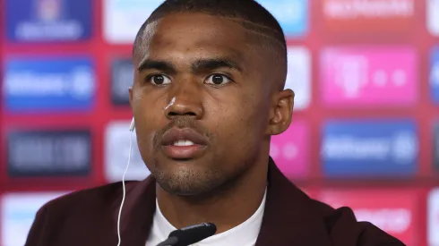 Photo by Alexander Hassenstein/Getty Images for FC Bayern – Douglas Costa fala sobre polêmicas no Grêmio
